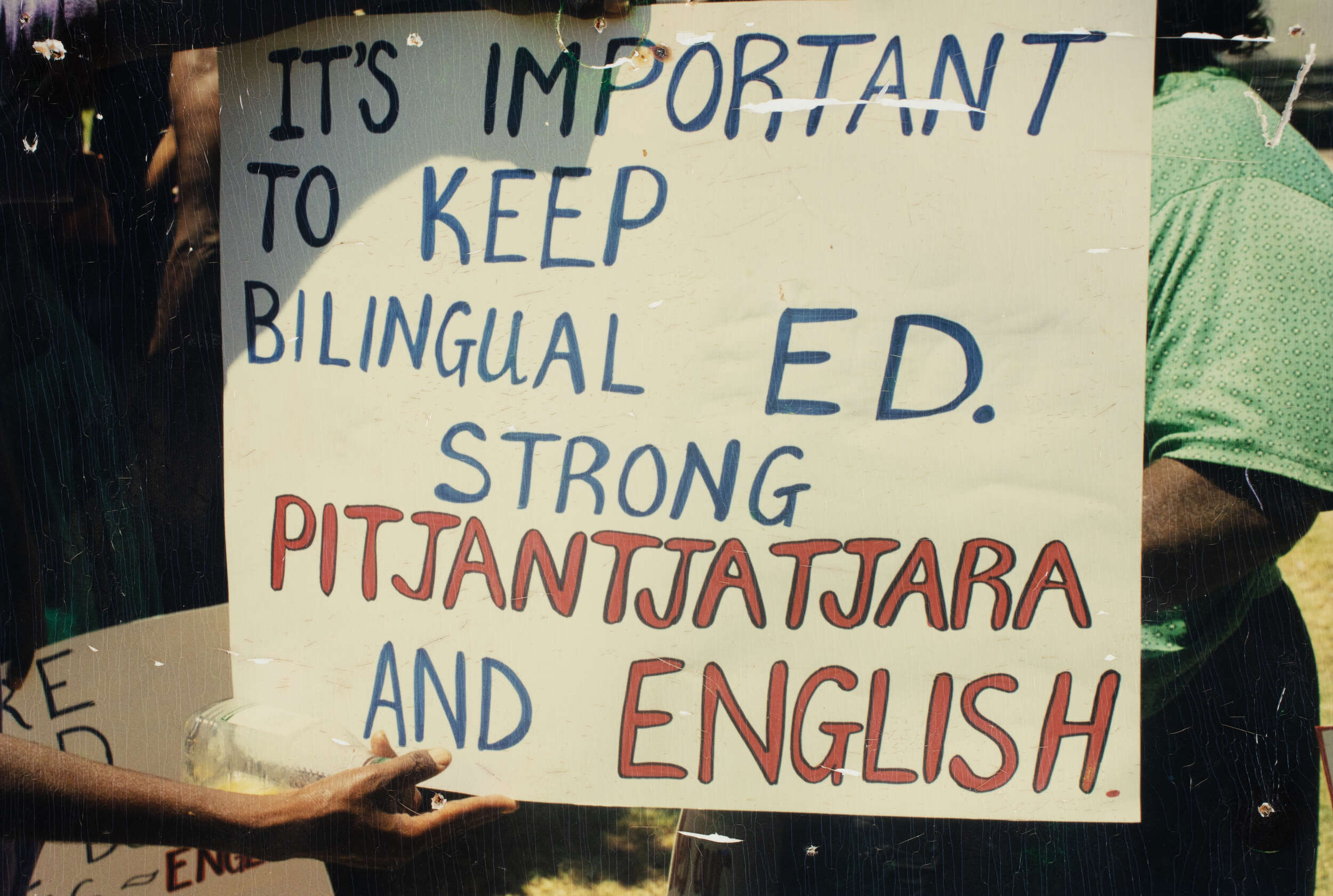 Poster supporting Bilingual Education Utju