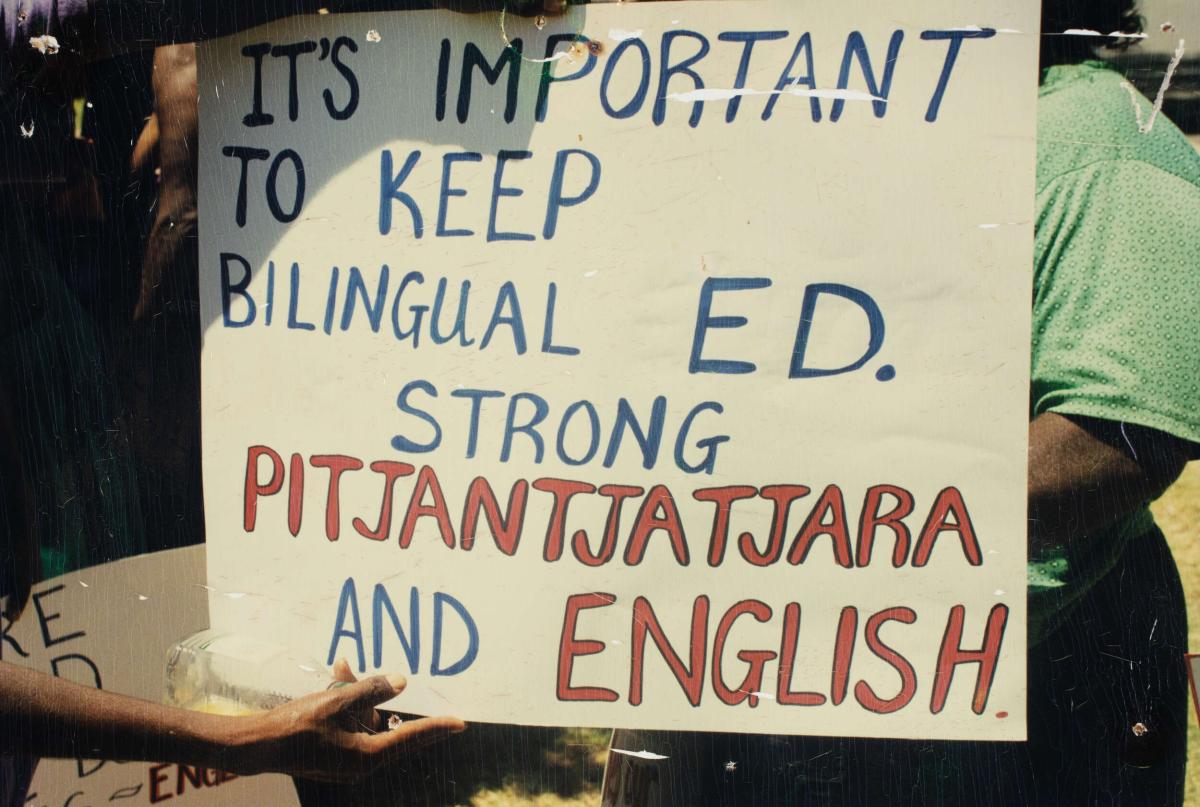 Sign supporting bilingual education